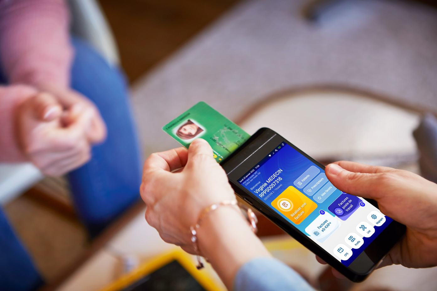 es-kap+ lecteur sesam vitale pour les médecins et infirmiers en mobilité